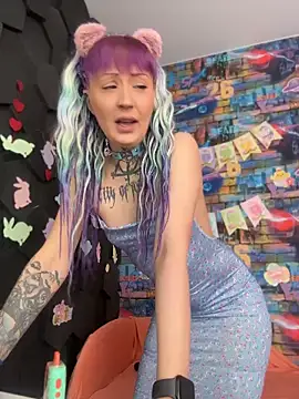 Tattoo  Moon online show from 04/08/26, 12:01
