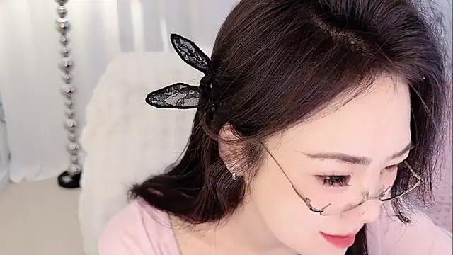 Snapshot of yuanbao8888 chatting on 12/18/25, 01:00 yuanbao8888 online show from 12/18/25, 01:00