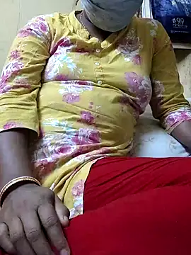 Snapshot of Cute-couple-2 chatting on 12/18/25, 02:10 Cute-couple-2 online show from 12/18/25, 02:10