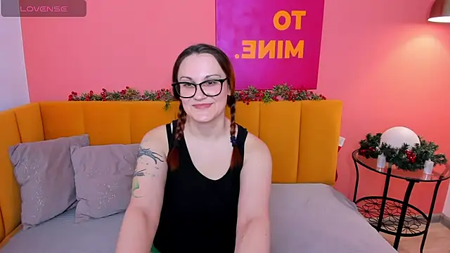 Snapshot of LisaAmoree chatting on 12/19/25, 01:31 LisaAmoree online show from 12/19/25, 01:31