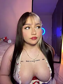 Daniela ruizz online show from 06/18/26, 04:33