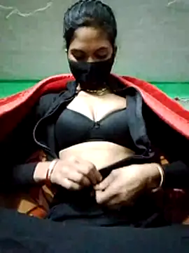 Snapshot of Sapna8080 chatting on 12/22/25, 04:40 Sapna8080 online show from 12/22/25, 04:40