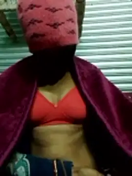 Snapshot of Sapna8080 chatting on 12/20/25, 07:50 Sapna8080 online show from 12/20/25, 07:50