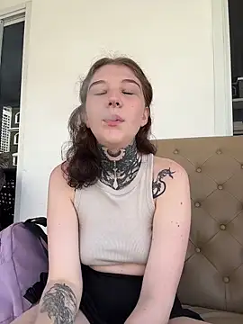 FionaMurr online show from 12/18/25, 02:05