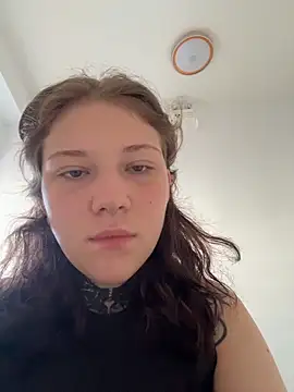 Snapshot of FionaMurr chatting on 12/21/25, 02:24 FionaMurr online show from 12/21/25, 02:24