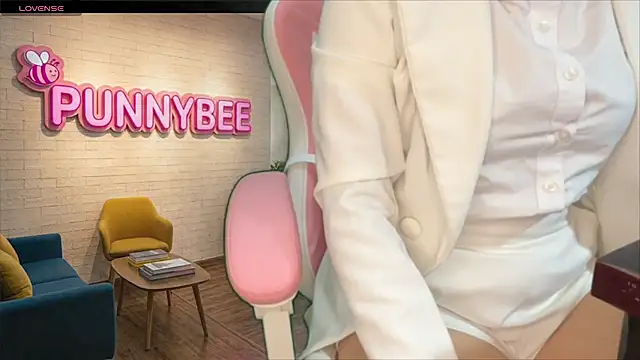 Punnybee online show from 07/19/26, 03:37