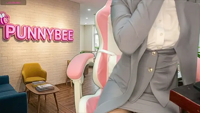 Punnybee online show from 07/27/26, 04:19