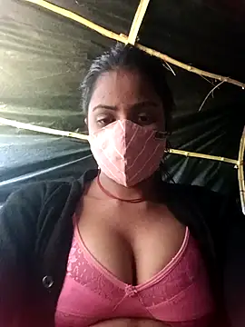 Snapshot of Poonam8080 chatting on 12/17/25, 07:46 Poonam8080 online show from 12/17/25, 07:46