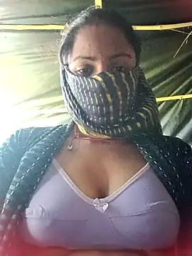 Snapshot of Poonam8080 chatting on 12/16/25, 06:39 Poonam8080 online show from 12/16/25, 06:39