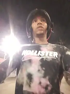 Snapshot of Andreskelly chatting on 04/11/26, 01:24 Andreskelly online show from 04/11/26, 01:24