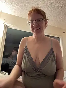 Snapshot of Lenaravenswood chatting on 12/14/25, 05:24 Lenaravenswood online show from 12/14/25, 05:24