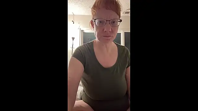 Snapshot of Lenaravenswood chatting on 12/15/25, 07:14 Lenaravenswood online show from 12/15/25, 07:14