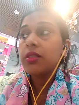 nehakapoor89 online show from 02/18/26, 06:44