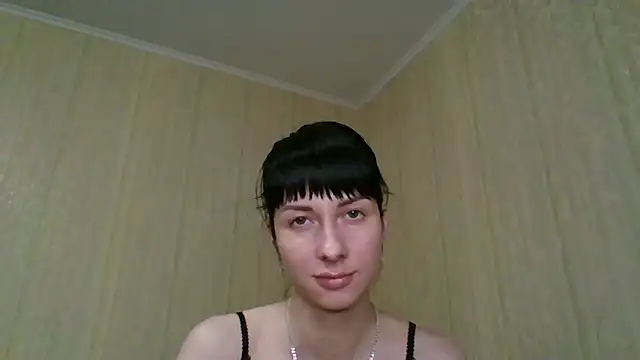 Snapshot of -Huntress- chatting on 12/16/25, 07:29 -Huntress- online show from 12/16/25, 07:29