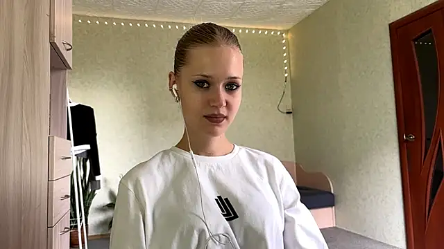 Snapshot of ZaidaSchwarten chatting on 07/04/26, 12:32 ZaidaSchwarten online show from 07/04/26, 12:32