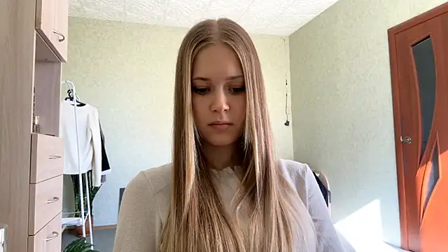 ZaidaSchwarten online show from 04/22/26, 01:51