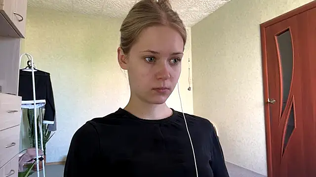 ZaidaSchwarten online show from 05/17/26, 05:18