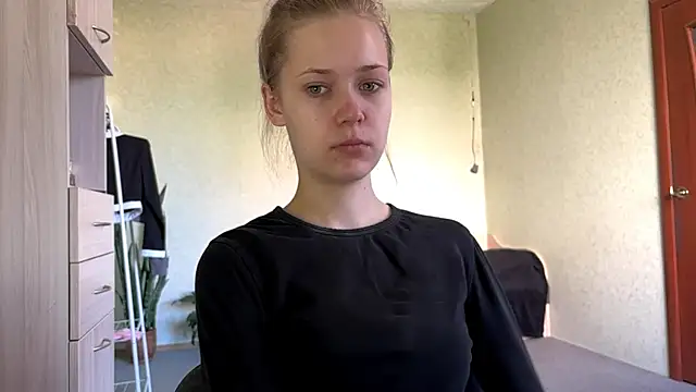 ZaidaSchwarten online show from 06/03/26, 05:08