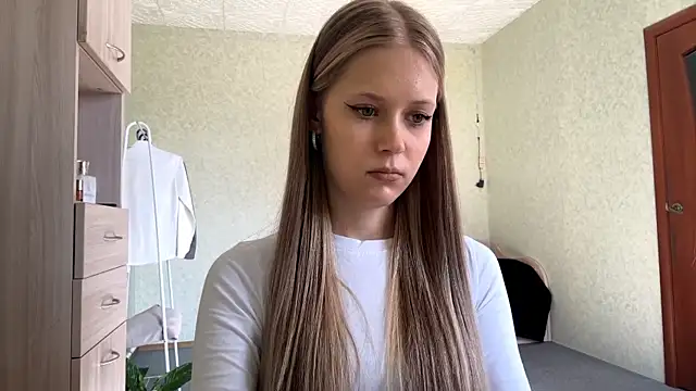 ZaidaSchwarten online show from 03/23/26, 12:05