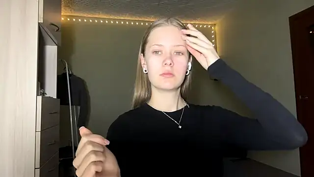 ZaidaSchwarten online show from 01/13/26, 06:06