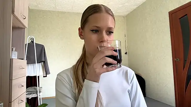 ZaidaSchwarten online show from 03/17/26, 11:57