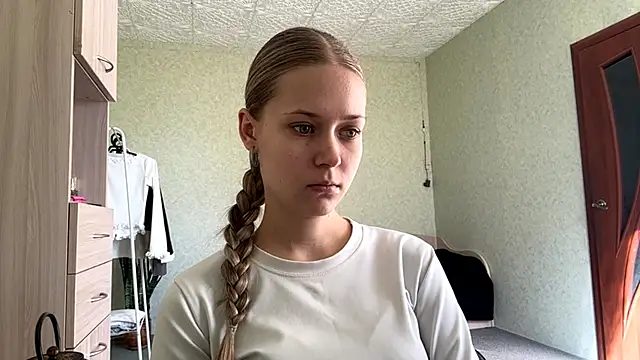 ZaidaSchwarten online show from 05/02/26, 02:22