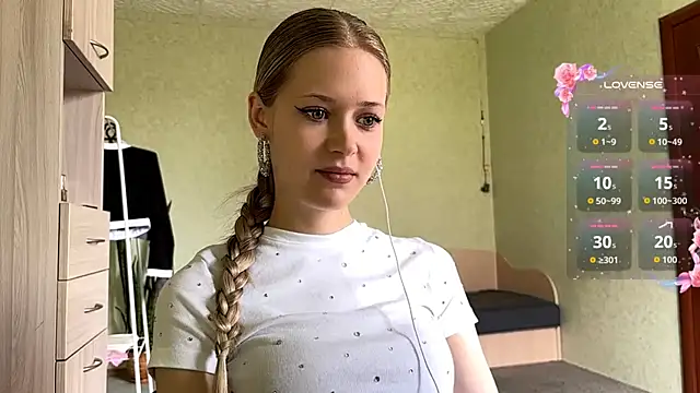 Snapshot of ZaidaSchwarten chatting on 06/16/26, 08:58 ZaidaSchwarten online show from 06/16/26, 08:58