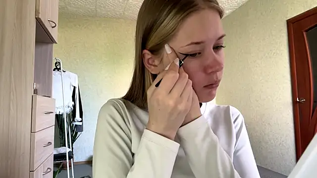 ZaidaSchwarten online show from 05/15/26, 05:16