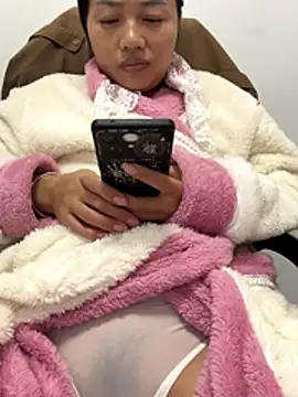 Snapshot of cmvoo chatting on 12/14/25, 08:09 cmvoo online show from 12/14/25, 08:09