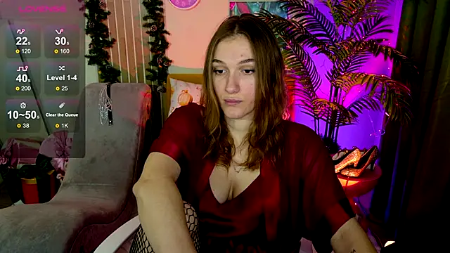 Snapshot of CarolainGilbert chatting on 12/17/25, 08:25 CarolainGilbert online show from 12/17/25, 08:25