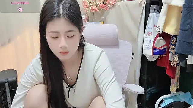 Yvonne-07 online show from 03/07/26, 04:45