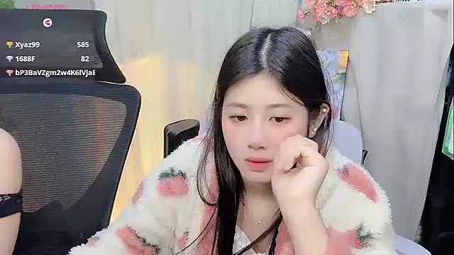 Yvonne-07 online show from 12/21/25, 12:02