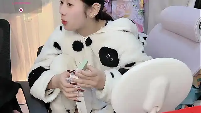 Yvonne-07 online show from 01/31/26, 09:24