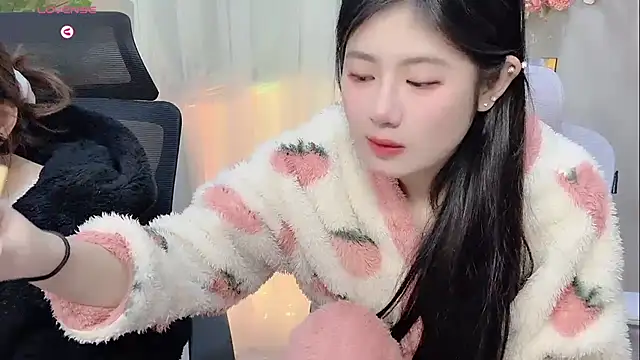 Yvonne-07 online show from 12/22/25, 10:26