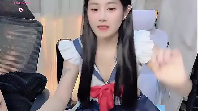 Snapshot of Yvonne-07 chatting on 12/18/25, 12:20 Yvonne-07 online show from 12/18/25, 12:20