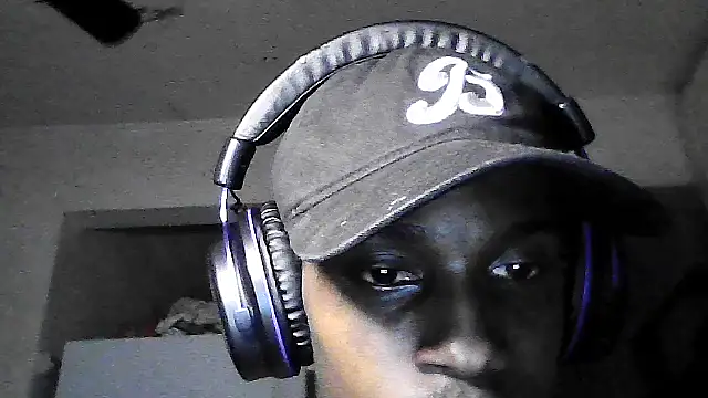 dwick5900 online show from 12/18/25, 03:27