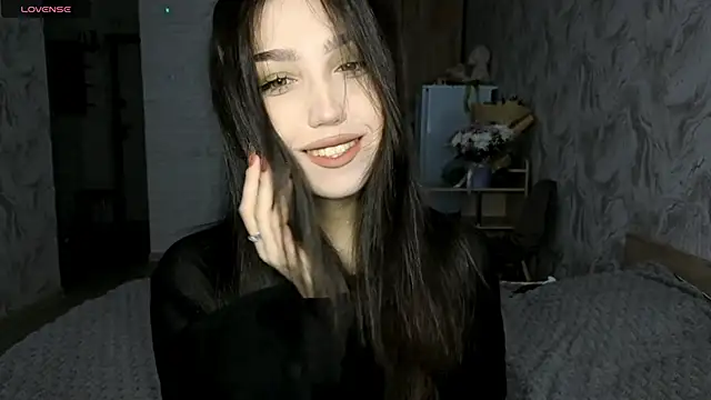 Qwami Amie online show from 05/21/26, 04:43