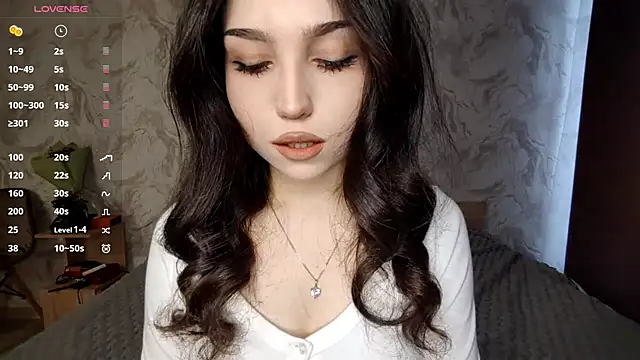 Qwami Amie online show from 04/19/26, 06:47