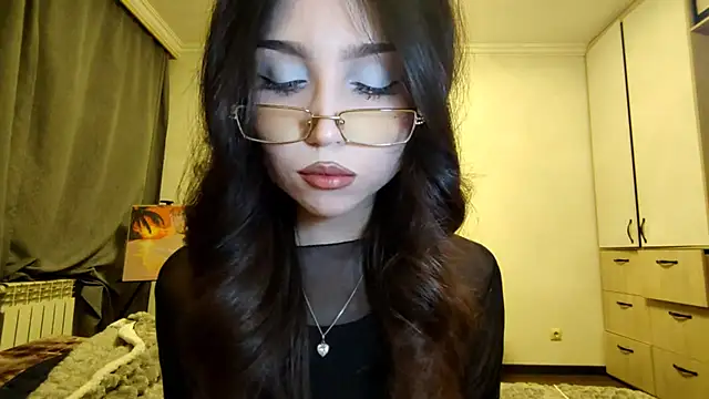 Qwami Amie online show from 12/20/25, 12:41