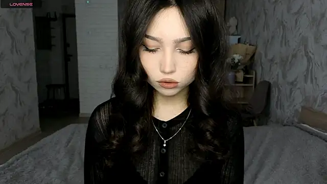 Qwami Amie online show from 05/25/26, 07:51