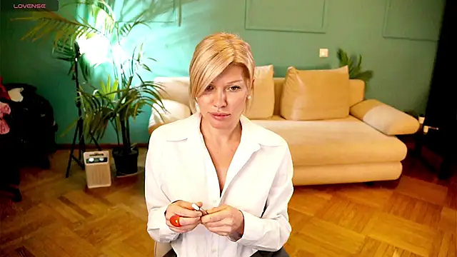 Lindsi Luvviv online show from 01/15/26, 04:21