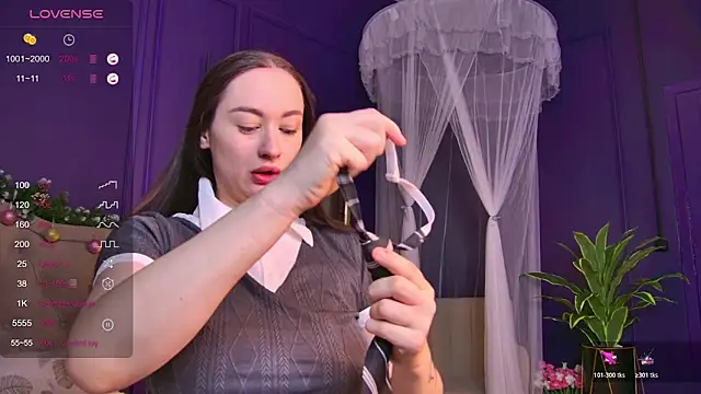 Snapshot of sasha_strip chatting on 12/18/25, 06:07 sasha strip online show from 12/18/25, 06:07