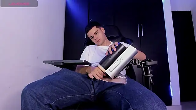 Liam Mateo online show from 04/03/26, 05:14