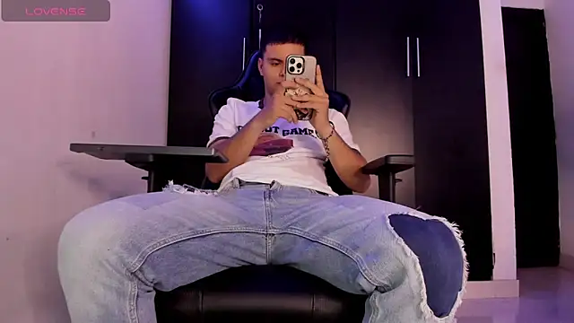 Liam Mateo online show from 04/25/26, 04:48