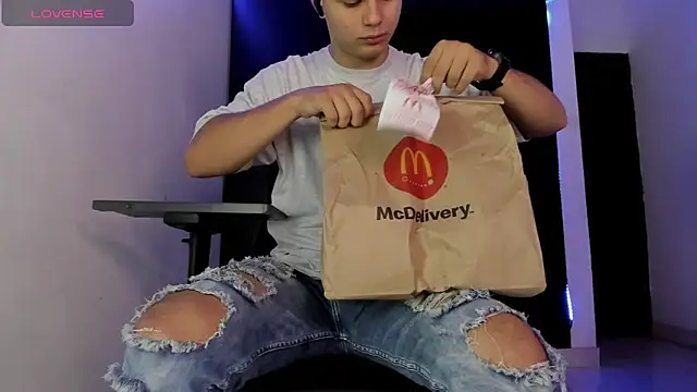 Liam Mateo online show from 04/02/26, 05:25