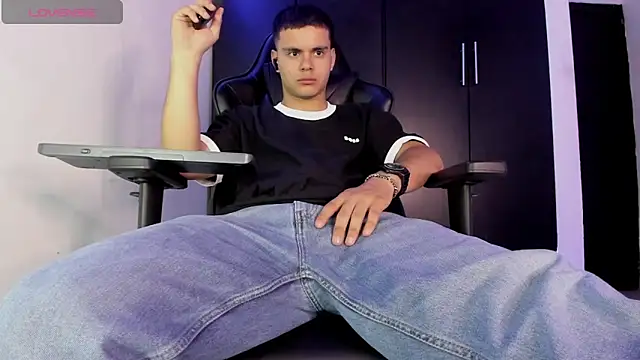 Liam Mateo online show from 04/12/26, 10:29