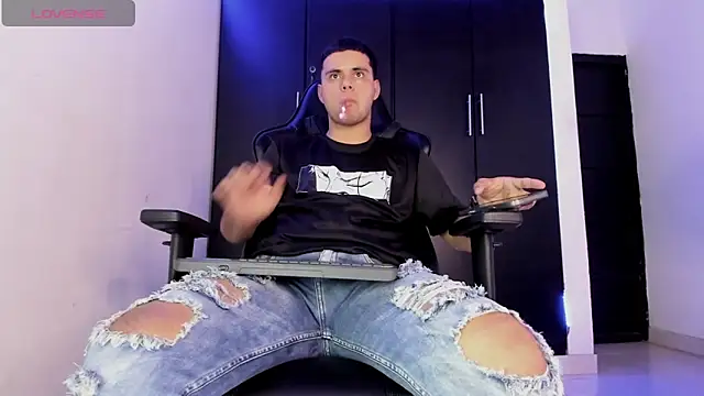 Liam Mateo online show from 04/01/26, 04:03