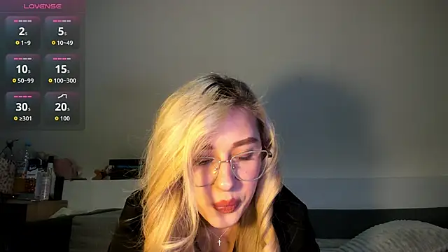 Snapshot of JessyyJ chatting on 12/17/25, 08:14 JessyyJ online show from 12/17/25, 08:14