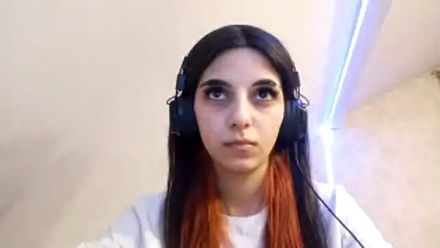 KizzieSchronce online show from 12/18/25, 11:14