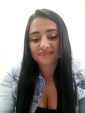 Snapshot of sara_nina chatting on 12/20/25, 12:46 sara nina online show from 12/20/25, 12:46